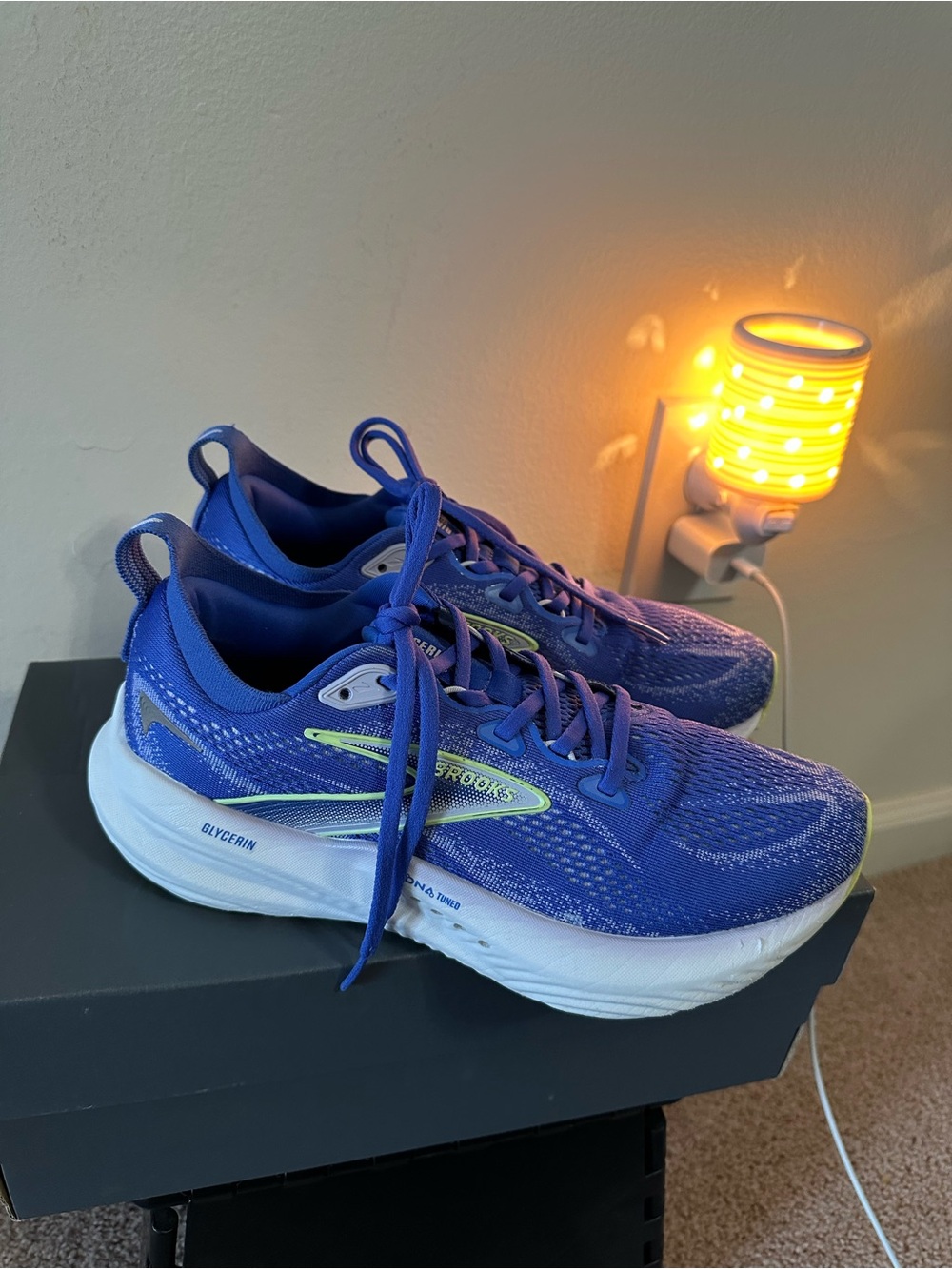 Brooks Glycerin 22 , Women’s Running Sneakers in Bright Blue. Size 8.5